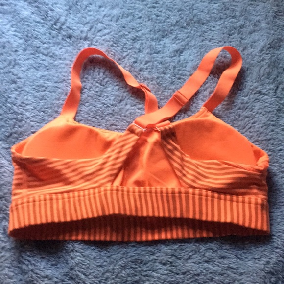 Under Armour Heat Gear Padded Sports Bras !! - Picture 5 of 6